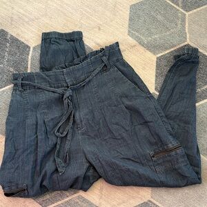 SOLD LOCALLY//Express Extreme High Rise Joggers//size M